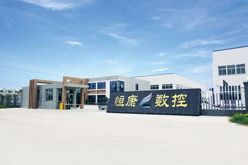 Панорамный вид офисного здания